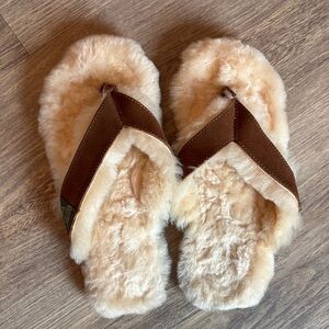 Cozy Faux-Fur Flip Flop Slippers for Women - Cream & Brown